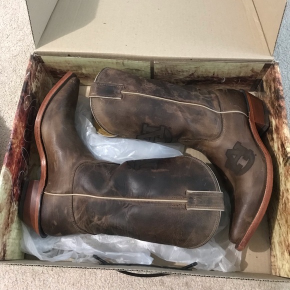 auburn cowboy boots